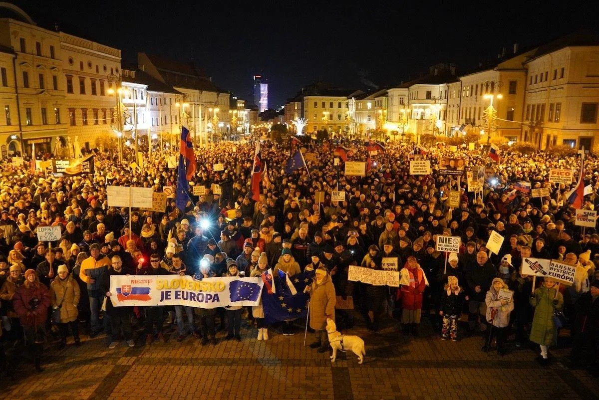 Slovakiyada Fitso hökumətinə qarşı etirazlar BAŞLADI FOTO