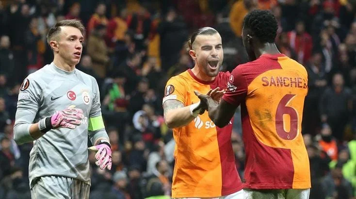 Qalatasaray ın bu qədər qol buraxması nə ilə bağlıdı?