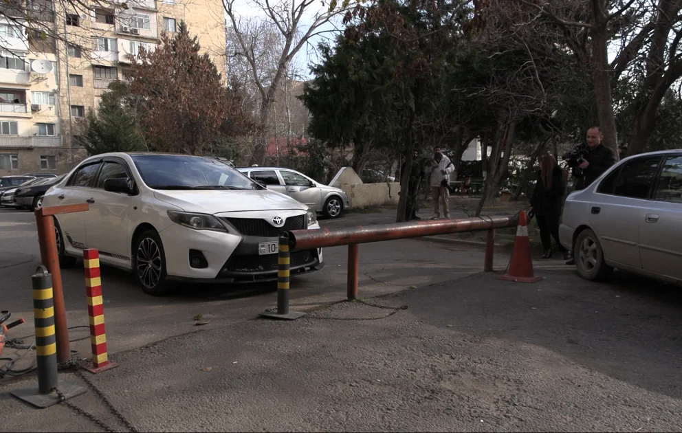 Bakıda yanğınsöndürən və digər qəza xilasetmə texnikalarının işinə çətinlik yaradan süni maneələr sökülüb AZƏRTAC Video Azərbaycan Dövlət İnformasiya Agentliyi