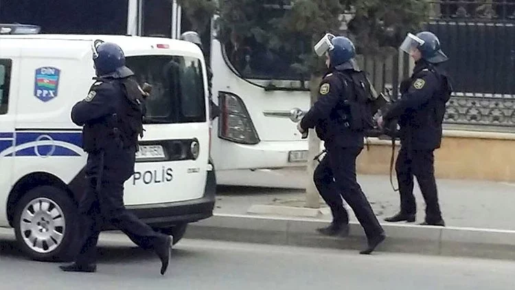 Bakıda polis əməliyyat keçirdi Həbs olunanlar var