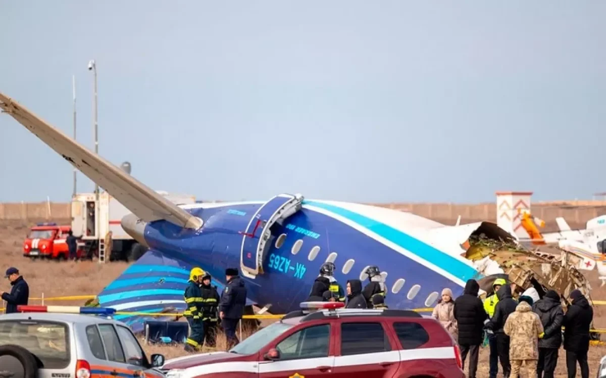 Авиакатастрофа самолета AZAL в Актау: в настоящее время стационарное лечение проходят 4 пациента Совместное сообщение Минздрава АР и TƏBIB