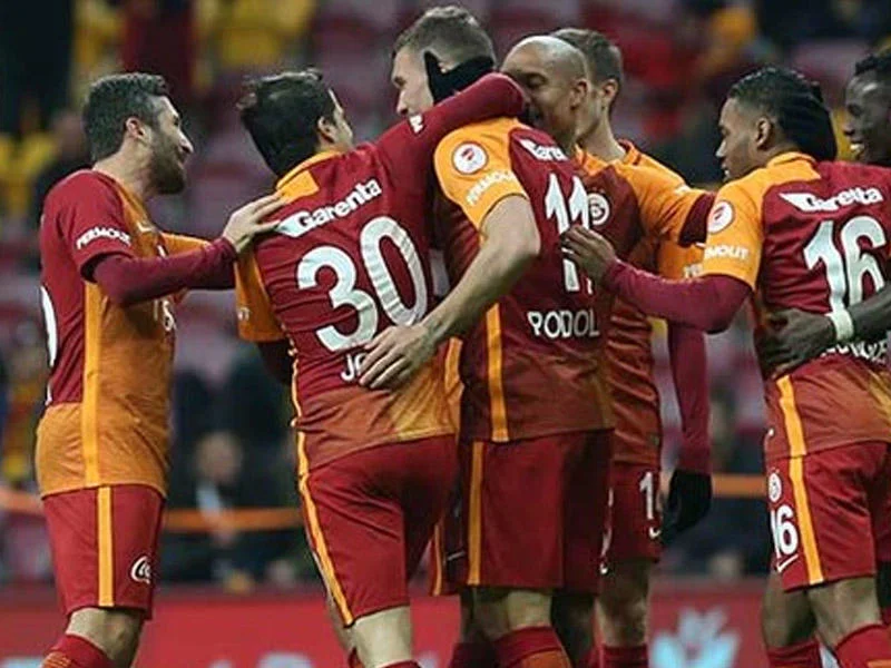 Qalatasaray komandasını bu ulduzla gücləndirir FOTO