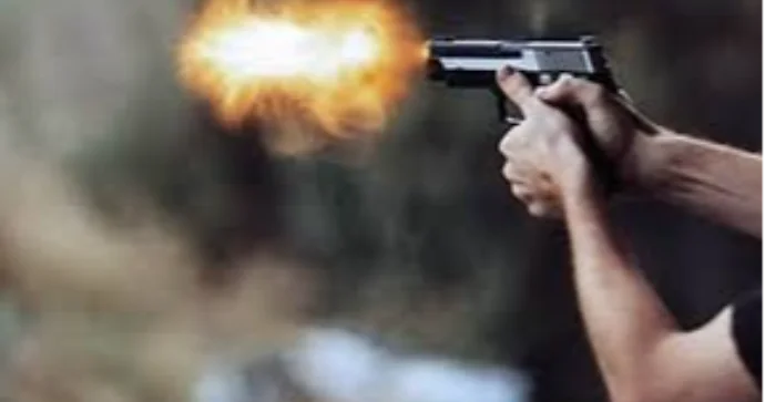 Sərhəd Patrul Xidmətinin əməkdaşı silahlı şəxsi güllələdi