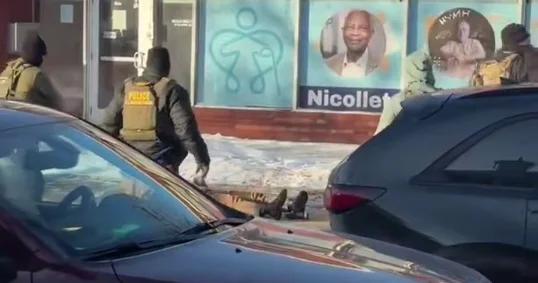 В Миннеаполисе агенты ICE снова застрелили человека Minval Politika