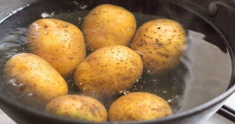 Kartofu niyə duzlu suda saxlamalıyıq? Aşpazların gizli saxladığı o səbəb
