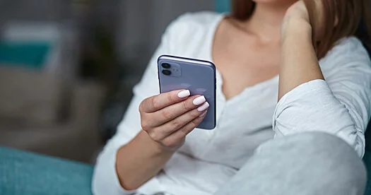 Rus qadın tanışlıq saytında fırıldaqçıya 10 milyon rubl verib...