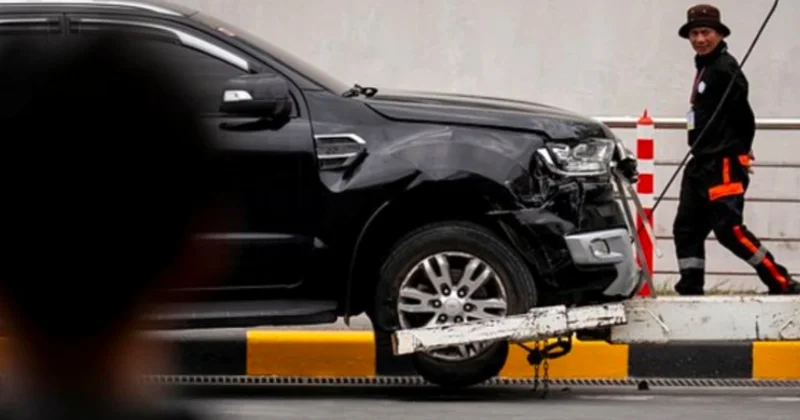 Avtomobil hava limanının girişinə çırpılıb, 6 nəfər xəsarət alıb