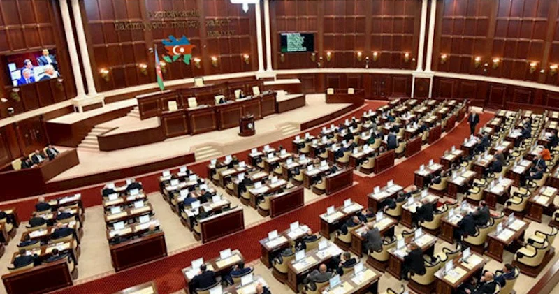 Deputatlar nə yeyib içir? Milli Məclisin süfrəsi