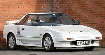 Toyota, orta mühərrikli MR2 idman avtomobilini dirçəldir...