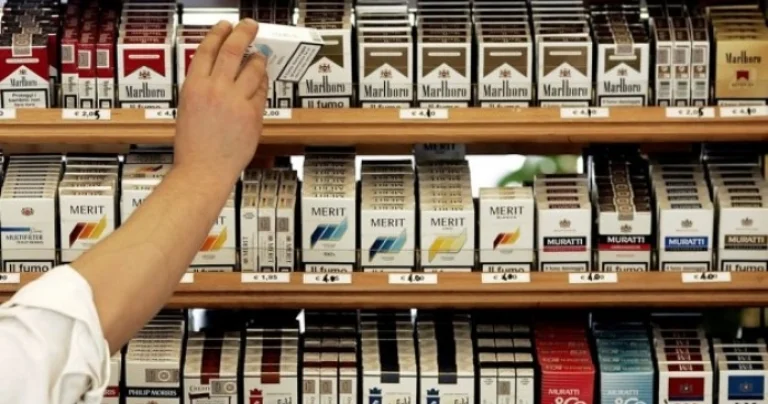 Azərbaycan siqaretin qutusunu xaricə 25 qəpiyə satır