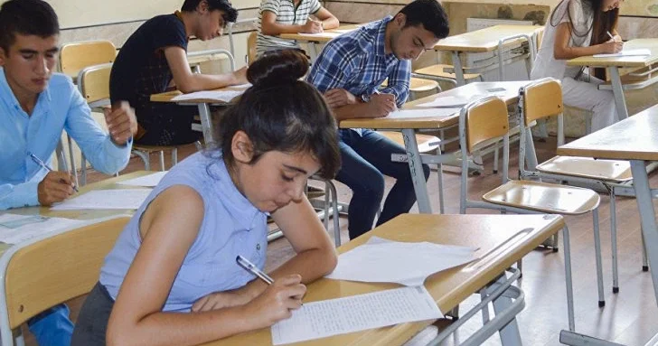 Təhsil eksperti: “45 dəqiqəlik dərsdə analitik düşüncə ölçülmür, stress ölçülür”