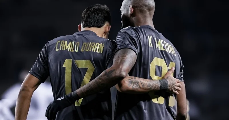 ”Fürsətdən istifadə edən danimarkalı artistcəsinə qıvrıldı” Qarabağ ın oyununda təzadlı idarəçilik!