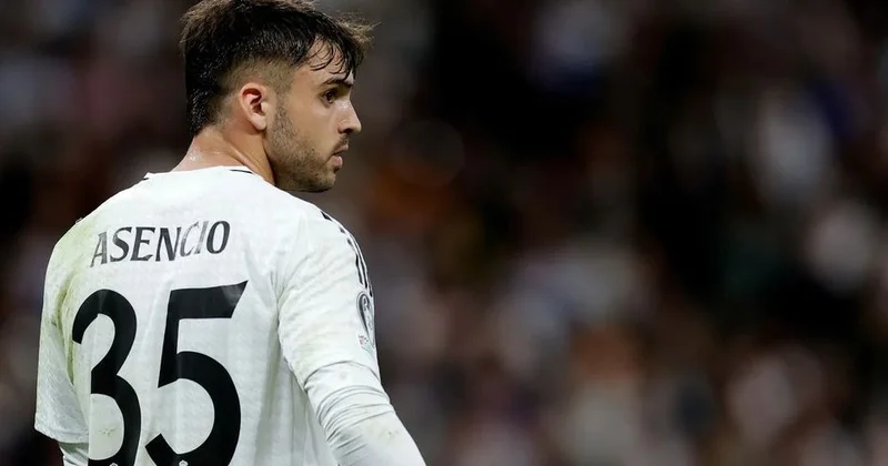 “Real Madrid”in müdafiəçisi bir neçə həftədir sınıq ayaqla oynayır