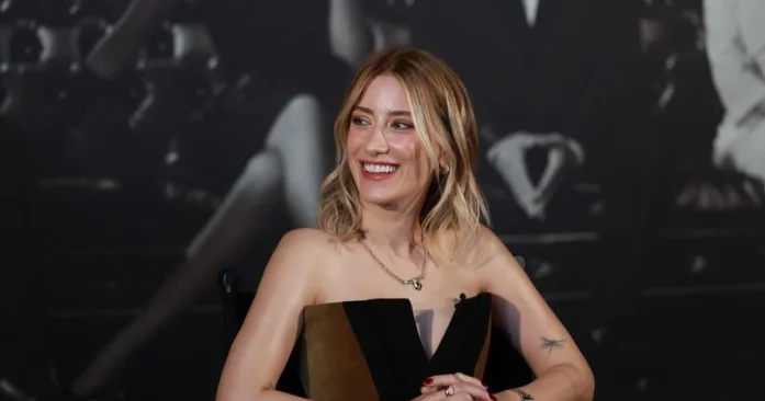 Gülşenin əlini öpdü, tənqid olundu