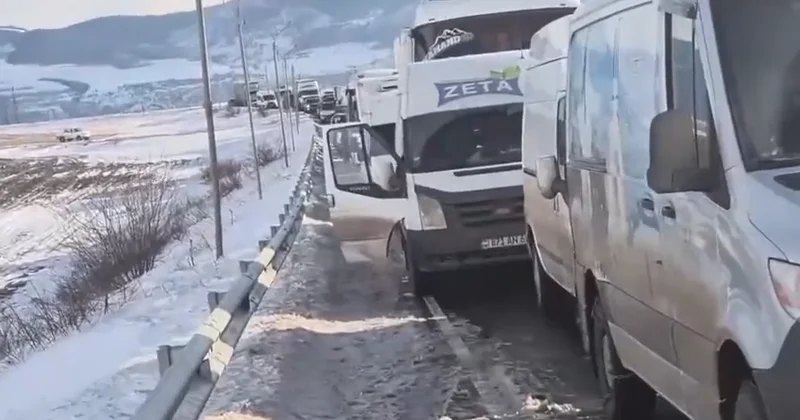 Из за мощного снегопада в Зангезуре перекрыты ключевые трассы Minval Politika