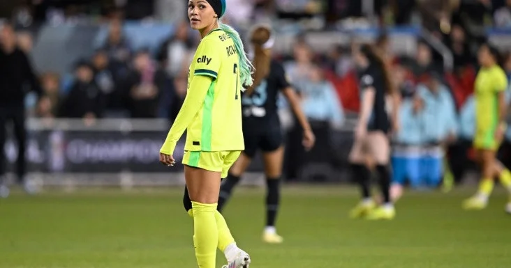 Sabiq basketbolçunun qızı dünyada ən yüksək maaş alan qadın futbolçu oldu