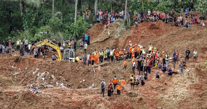 İndoneziyada torpaq sürüşməsi zamanı 7 nəfər ölüb