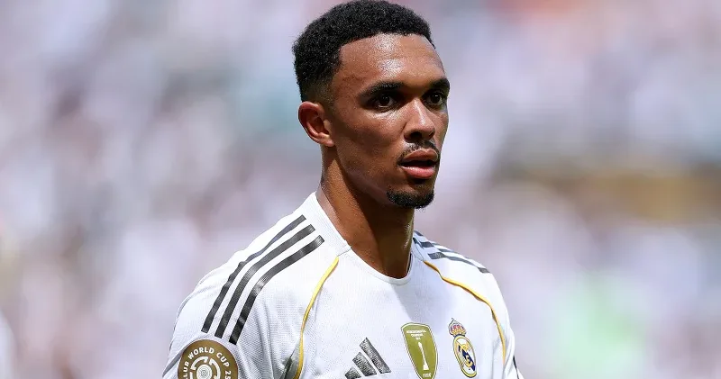 Alvaro Arbeloa Trent Aleksandr Arnolda qapını göstərdi