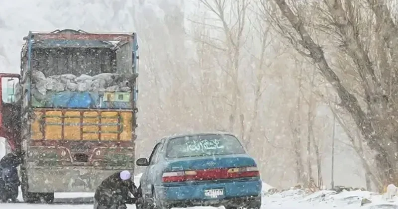Əfqanıstanda üç gün ərzində yağan qar və leysan yağışları 60 dan çox insanın həyatına son qoyub