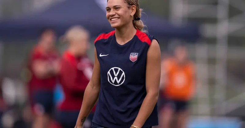 Dennis Rodmanın qızı Triniti dünyanın ən çox qazanan qadın futbolçusu olub