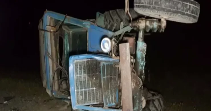 Goranboyda minik maşını traktora çırpıldı, xəsarət alan var