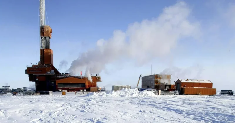 Губернатор: На Аляске опрокинулась одна из крупнейших буровых установок в Северной Америке