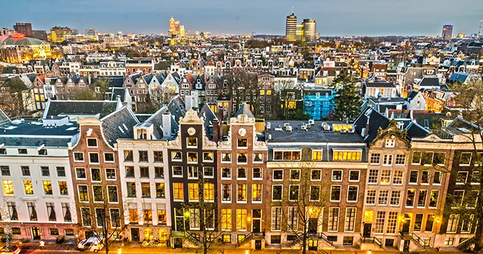 Центр Амстердама объявили зоной повышенной опасности