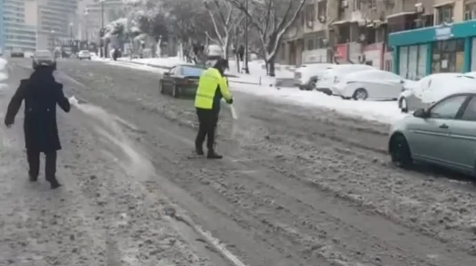 “İcra nümayəndələri yoxa çıxıb, polis yola duz səpir” EKSPERT QURUMLARI TƏNQİD ETDİ VİDEO