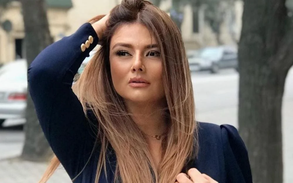 Kamilə Babayeva KİMƏ ƏSƏBİLƏŞDİ: “Vay, yazıq qız evdə qaldı”