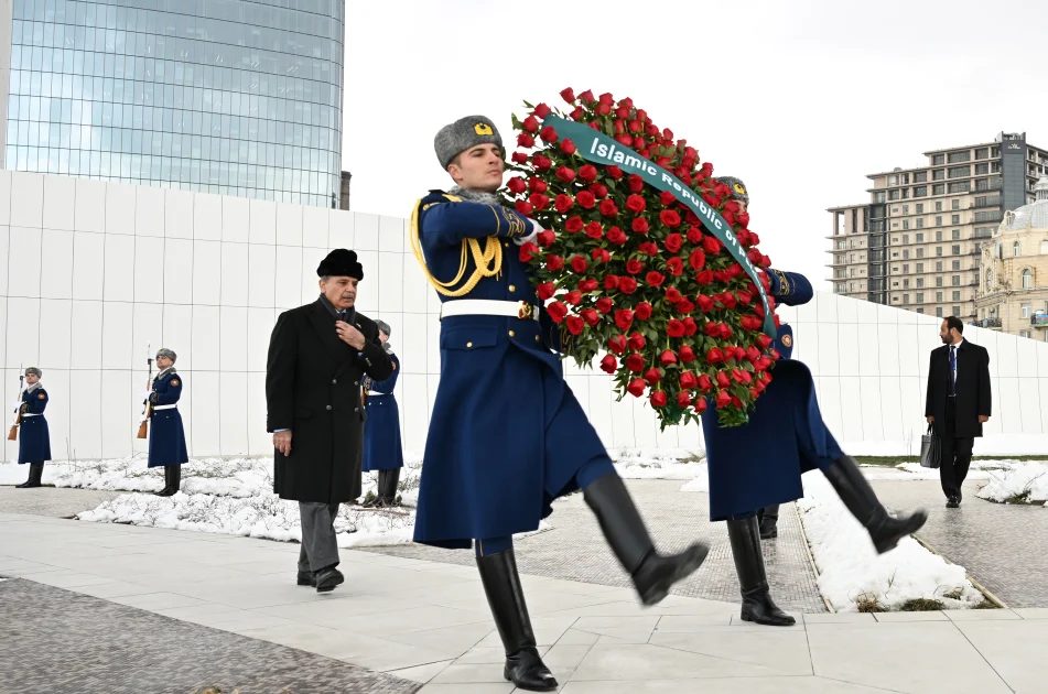 Премьер министр Пакистана посетил Парк Победы в Баку