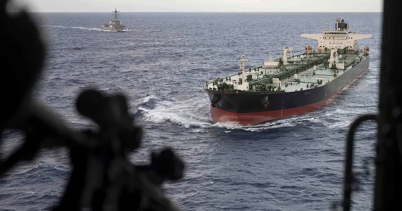 США задержали подсанкционный танкер в Индийском океане