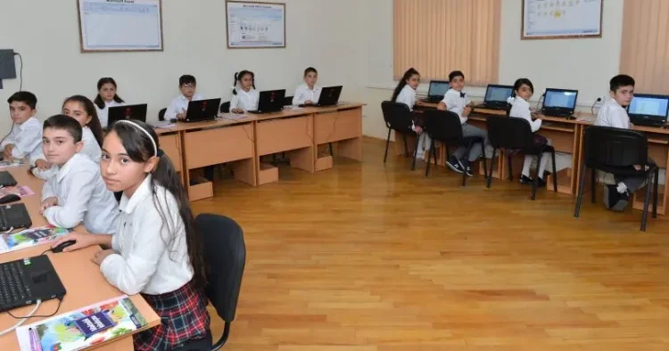 Şagirdlərə düşən kompüter sayı