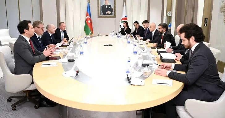 SOCAR и британская компания Wood обсудили сотрудничество в сфере возобновляемой энергетики