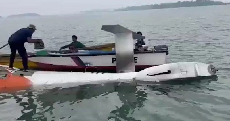 У берегов Индии вертолет экстренно приземлился на воду ВИДЕО