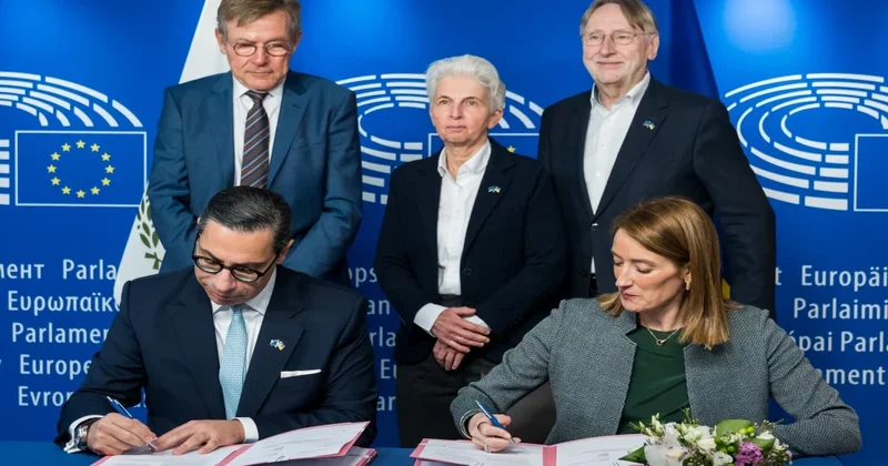 Европарламент подписал соглашение о кредите Украине на 90 миллиардов евро