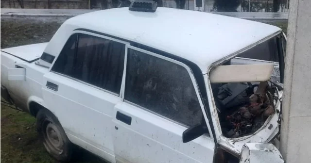 Oğuzda avtomobil ağaca çırpıldı Xəsarət alanlar var