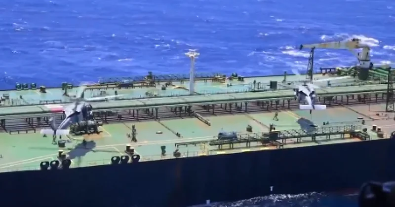 Американцы задержали нефтетанкер: он под санкциями видео