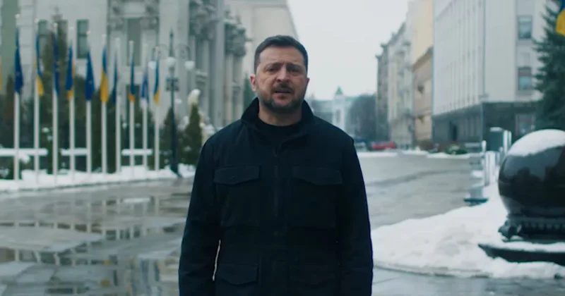 Зеленский впервые показал свой бункер: Мне нужно оружие, а не такси видео