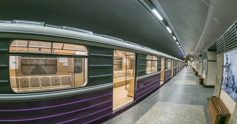 Metroda qatarda texniki nasazlıq yarandı