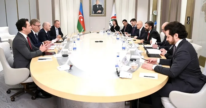 SOCAR Britaniya şirkəti ilə rəqəmsallaşdırma üzrə əməkdaşlığı nəzərdən keçirib