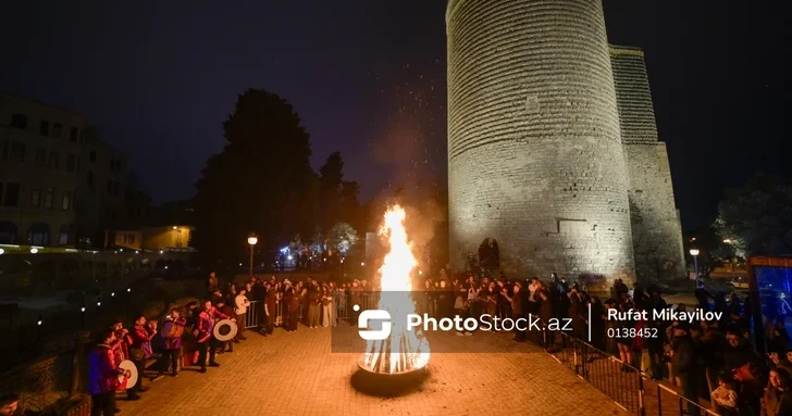 В Баку отмечают первый вторник Новруза Су чершенбеси