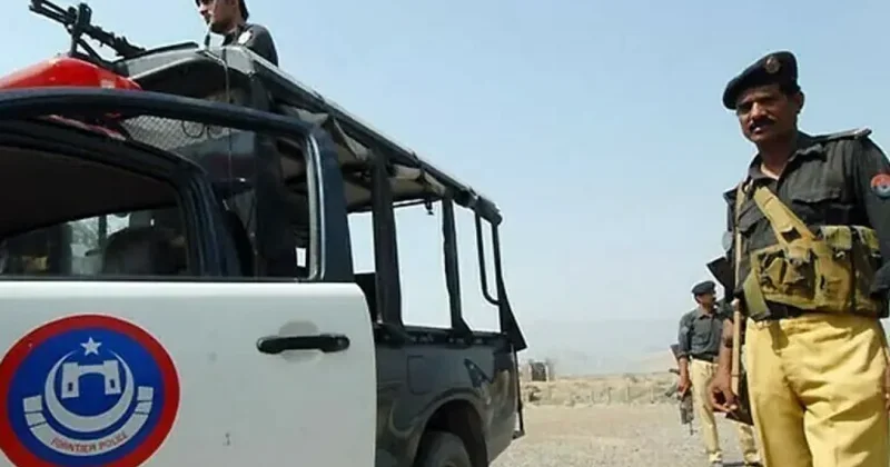Pakistanda polis avtomobilinə hücum olub Ölənlər var