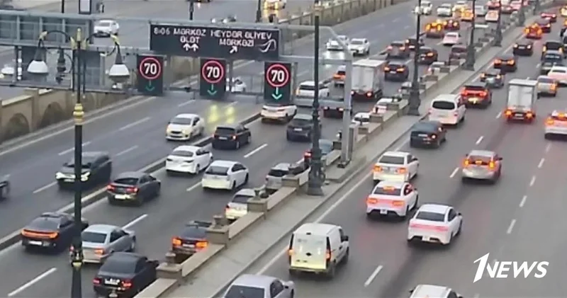 На дорогах Баку наблюдаются пробки в 17 направлениях