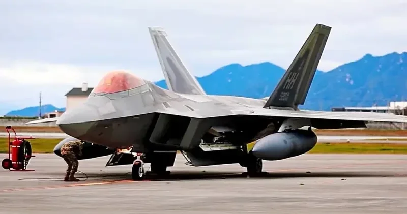 На авиабазу на юге Израиля прибыли 12 истребителей F 22 ВВС США