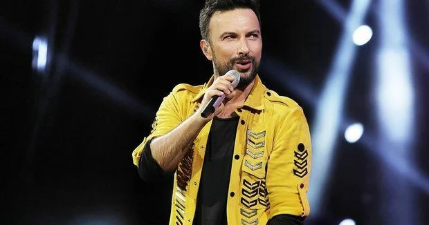 Tarkan etirazçılara dəstək oldu