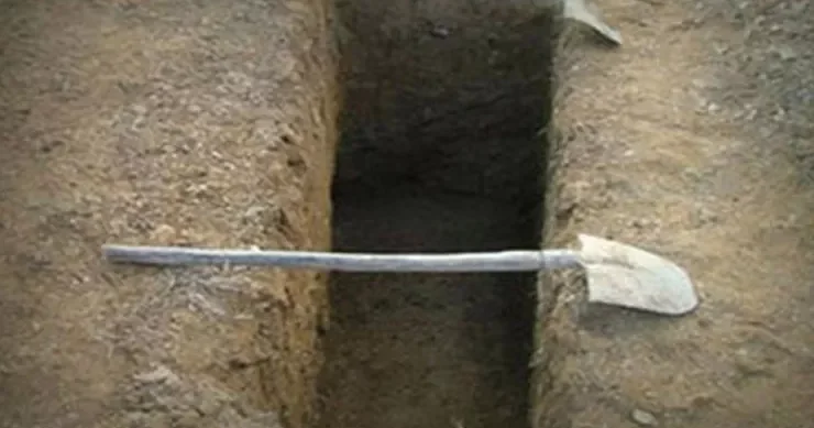 92 yaşlı rekordçu: Arvadı üçün də qəbir qazan kişi təqaüdə çıxdı