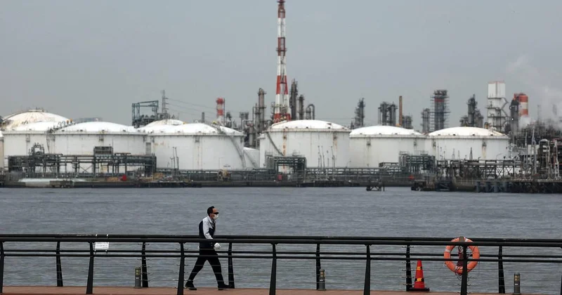 Одна страна вынуждена выпустить нефть из госрезерва