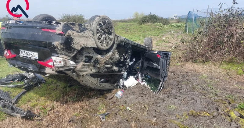 “Hyundai” aşıb əkin sahəsinə düşdü Fotolar