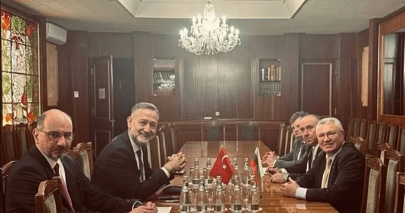 Türkiyə XİN nümayəndəsi ukraynalı həmkarı ilə görüşdü