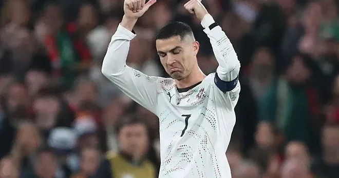 Meksikada Ronaldu üsyanı: Azarkeşlər ayağa qalxdı FOTO
